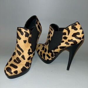 Like new Aldo calf hair leopard print heel booties